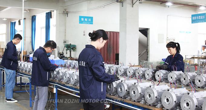 Silnik 7KW z wałem drążonym z pompą AR Interpump do maszyn czyszczących dla przemysłu 10